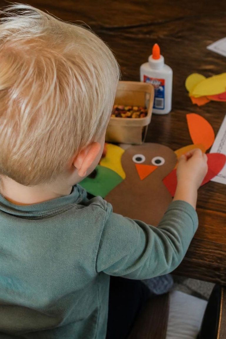 8 Simple Ways to Keep Toddlers Happy This Thanksgiving